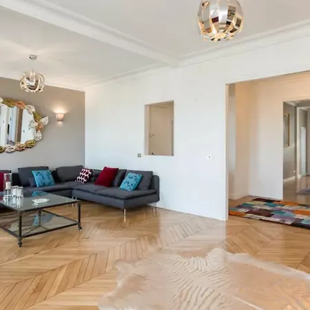 Luxury With View On Eiffel Tower